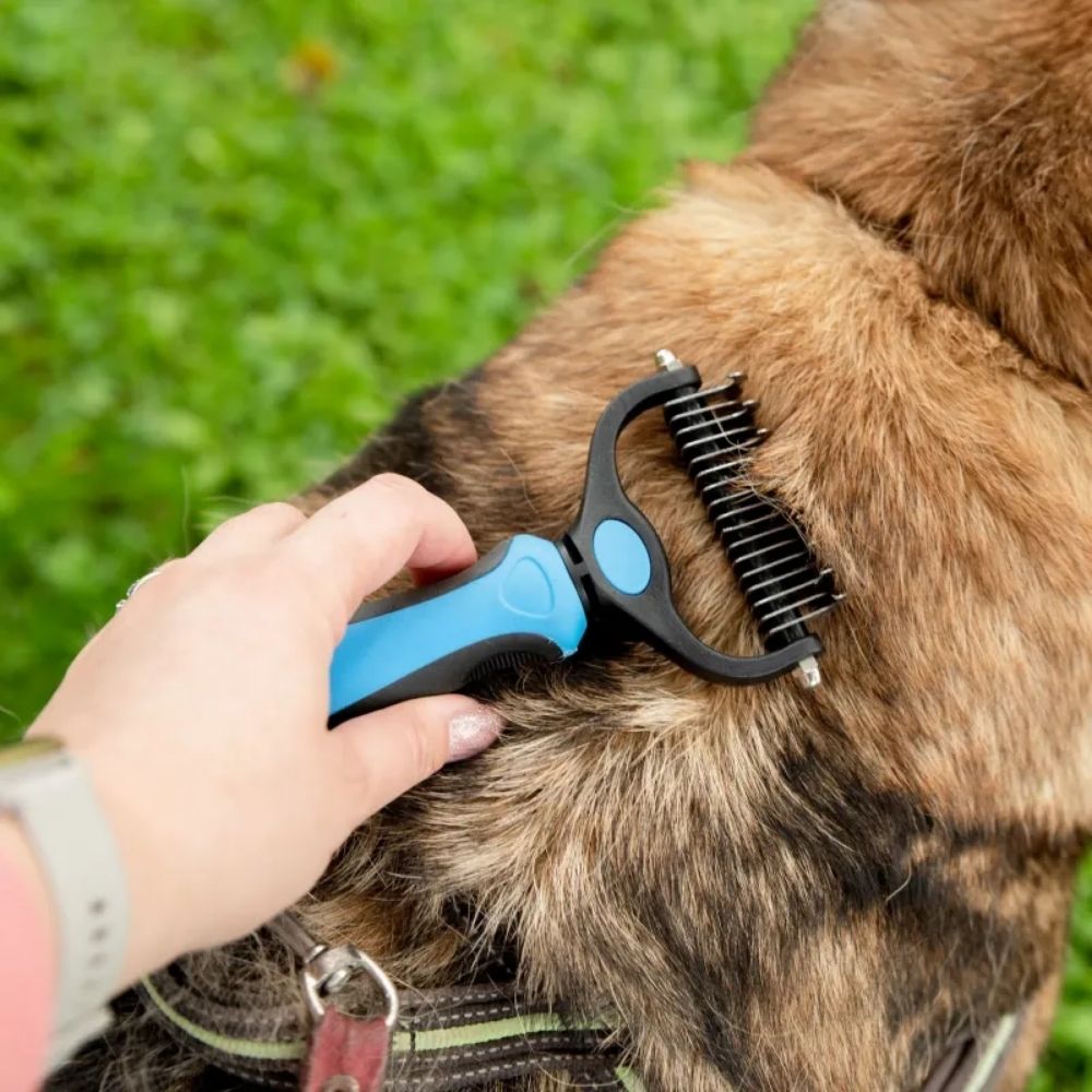 Hrebeň na vyčesávanie srsti pre psov
