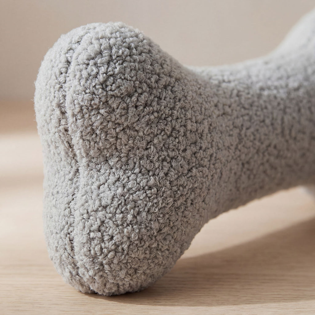 Detailný pohľad na kvalitnú Bouclé látku s jemnou štruktúrou a mäkkým povrchom.